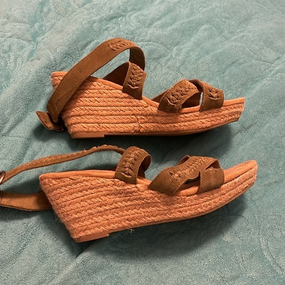 Minnetonka Hailey Suede Strappy‎ Wedge Sandals Olive Green Women Size 7 NWOT - Picture 1 of 14